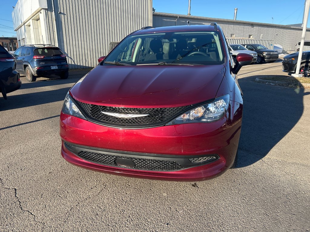 2021 Chrysler Grand Caravan SE in Paspébiac, Quebec - 2 - w1024h768px