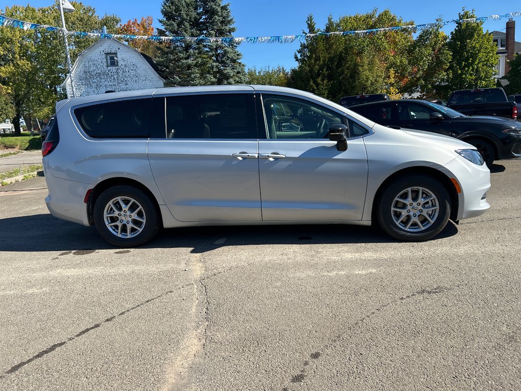 2024  Grand Caravan SXT in Paspébiac, Quebec - 4 - w1024h768px