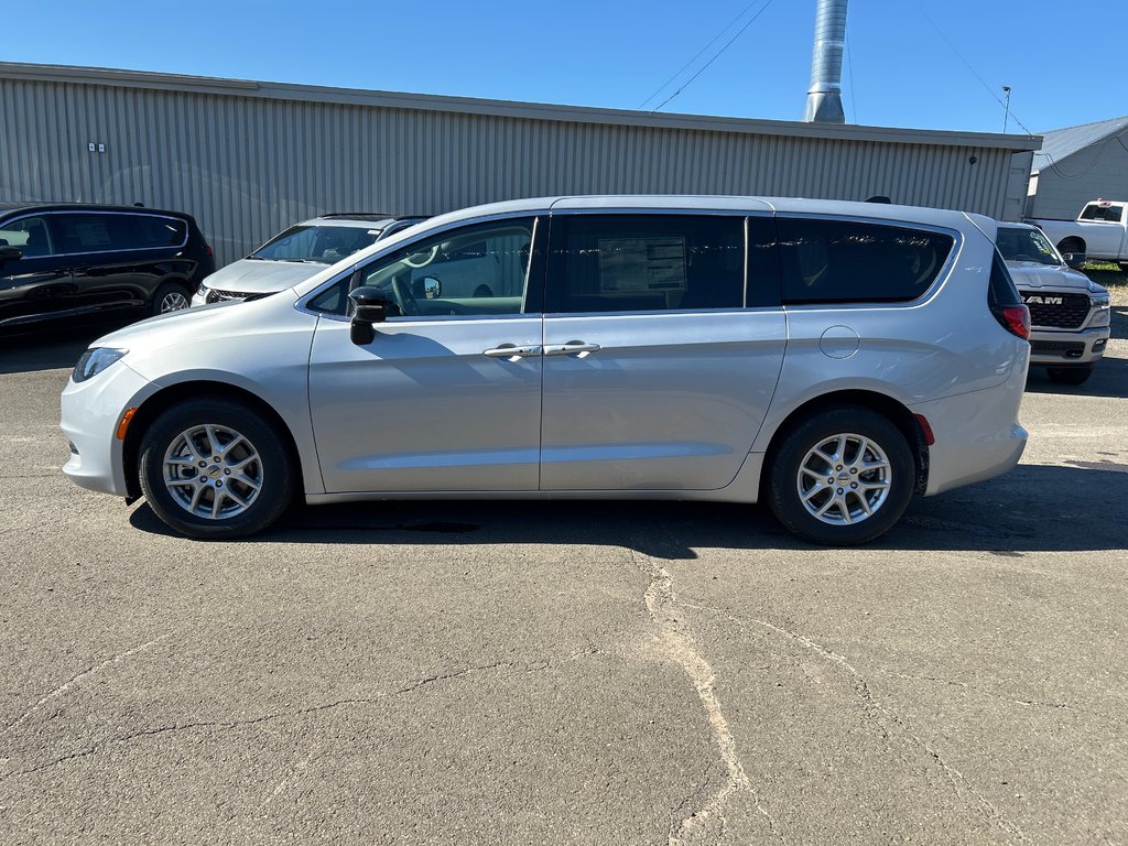 2024  Grand Caravan SXT in Paspébiac, Quebec - 8 - w1024h768px