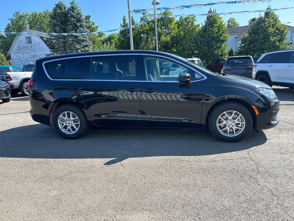 2024  Grand Caravan SXT in Paspébiac, Quebec - 4 - w1024h768px