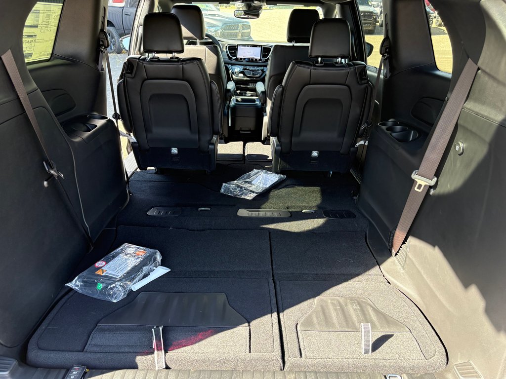2025 Chrysler Grand Caravan SXT in Paspébiac, Quebec - 9 - w1024h768px