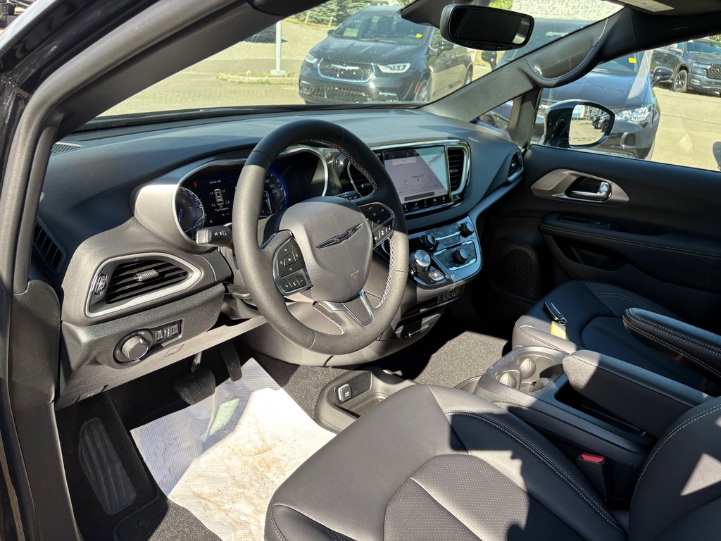 2025 Chrysler Grand Caravan SXT in Paspébiac, Quebec - 13 - w1024h768px