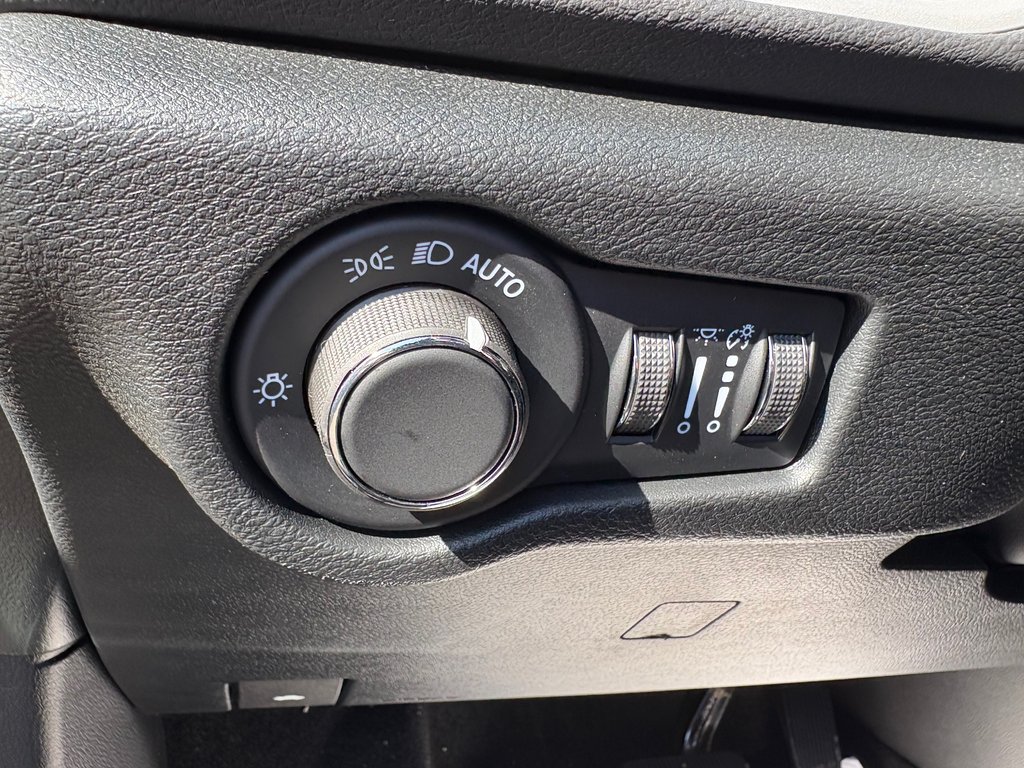 2025 Chrysler Grand Caravan SXT in Paspébiac, Quebec - 21 - w1024h768px