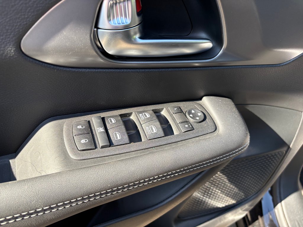 2025 Chrysler Grand Caravan SXT in Paspébiac, Quebec - 15 - w1024h768px