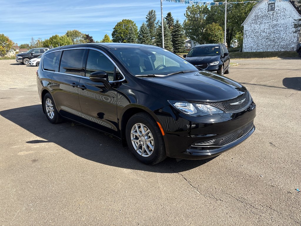 Chrysler GRAND CARAVAN SXT 2026 à Paspébiac, Québec - 3 - w1024h768px