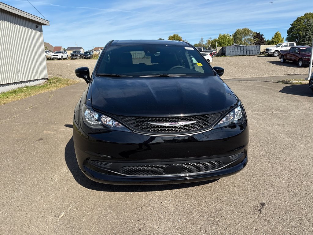 Chrysler GRAND CARAVAN SXT 2026 à Paspébiac, Québec - 2 - w1024h768px