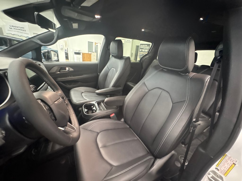 2027 Chrysler Grand Caravan SXT in Paspébiac, Quebec - 14 - w1024h768px