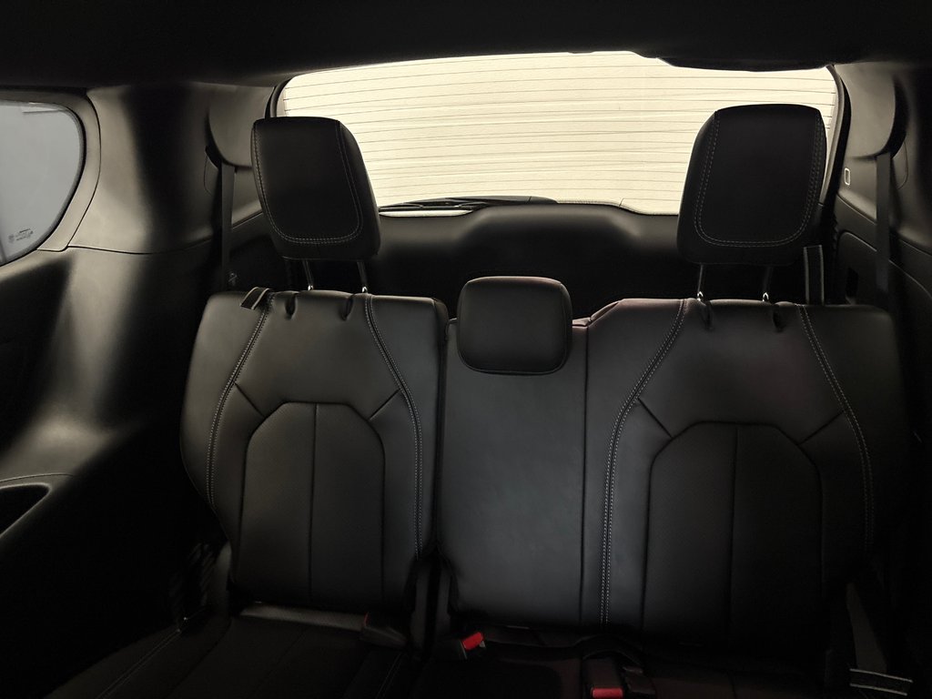 2027 Chrysler Grand Caravan SXT in Paspébiac, Quebec - 11 - w1024h768px
