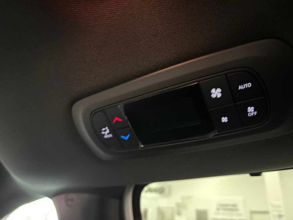2027 Chrysler Grand Caravan SXT in Paspébiac, Quebec - 12 - w1024h768px