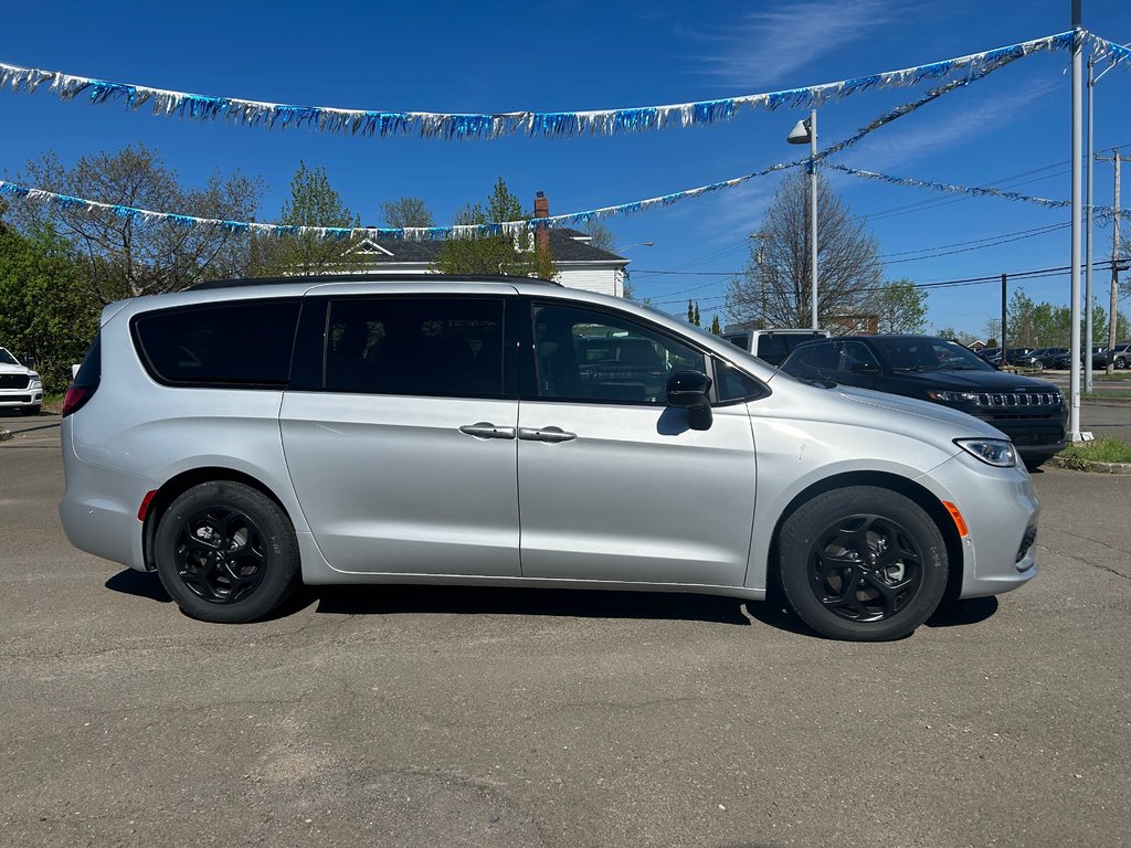 Chrysler Pacifica Hybrid PREMIUM S APPEARANCE 2024 à Paspébiac, Québec - 4 - w1024h768px