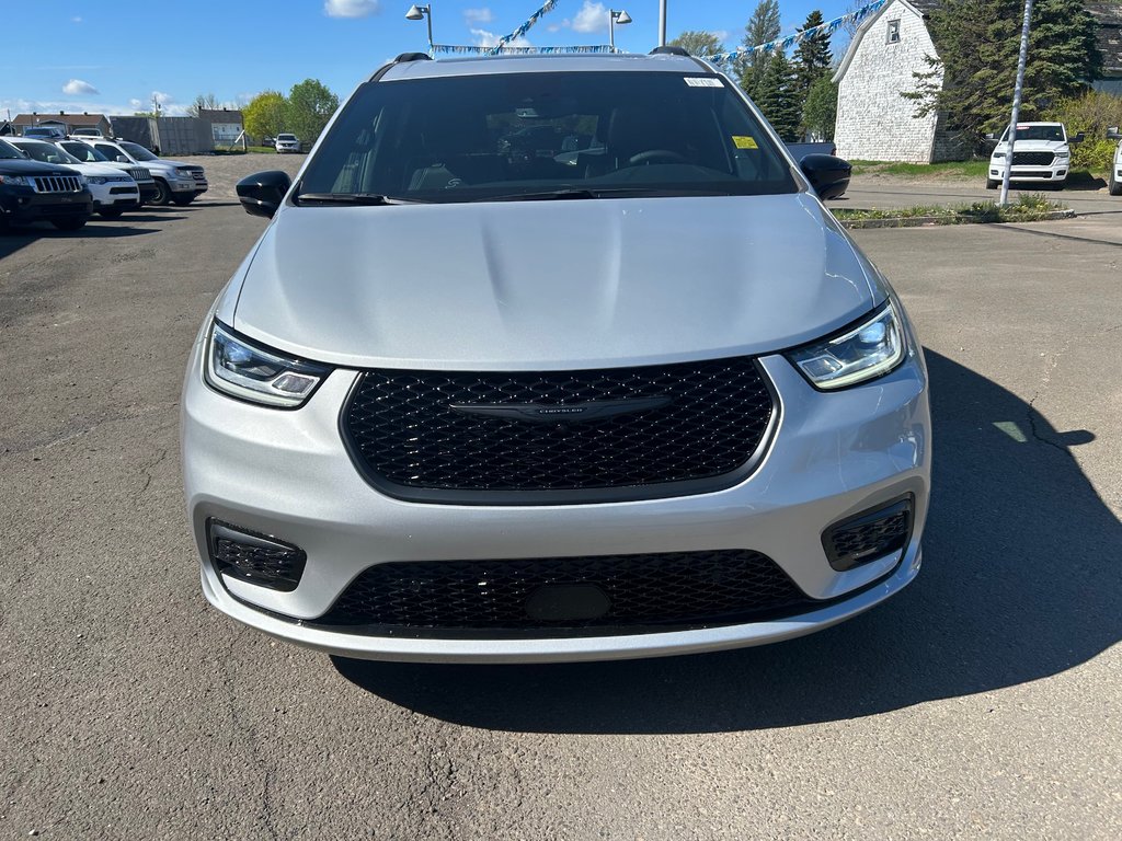 Chrysler Pacifica Hybrid PREMIUM S APPEARANCE 2024 à Paspébiac, Québec - 2 - w1024h768px