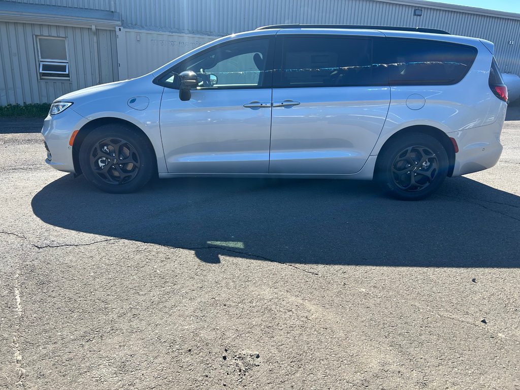 Chrysler Pacifica Hybrid PREMIUM S APPEARANCE 2024 à Paspébiac, Québec - 8 - w1024h768px