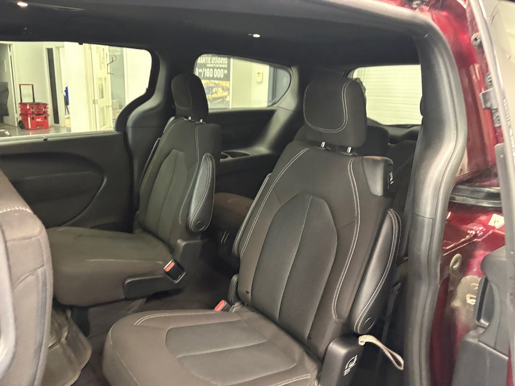 2022 Chrysler Pacifica Touring in Paspébiac, Quebec - 10 - w1024h768px
