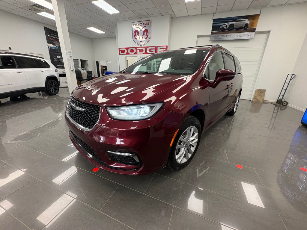 2022 Chrysler Pacifica Touring in Paspébiac, Quebec - 1 - w1024h768px