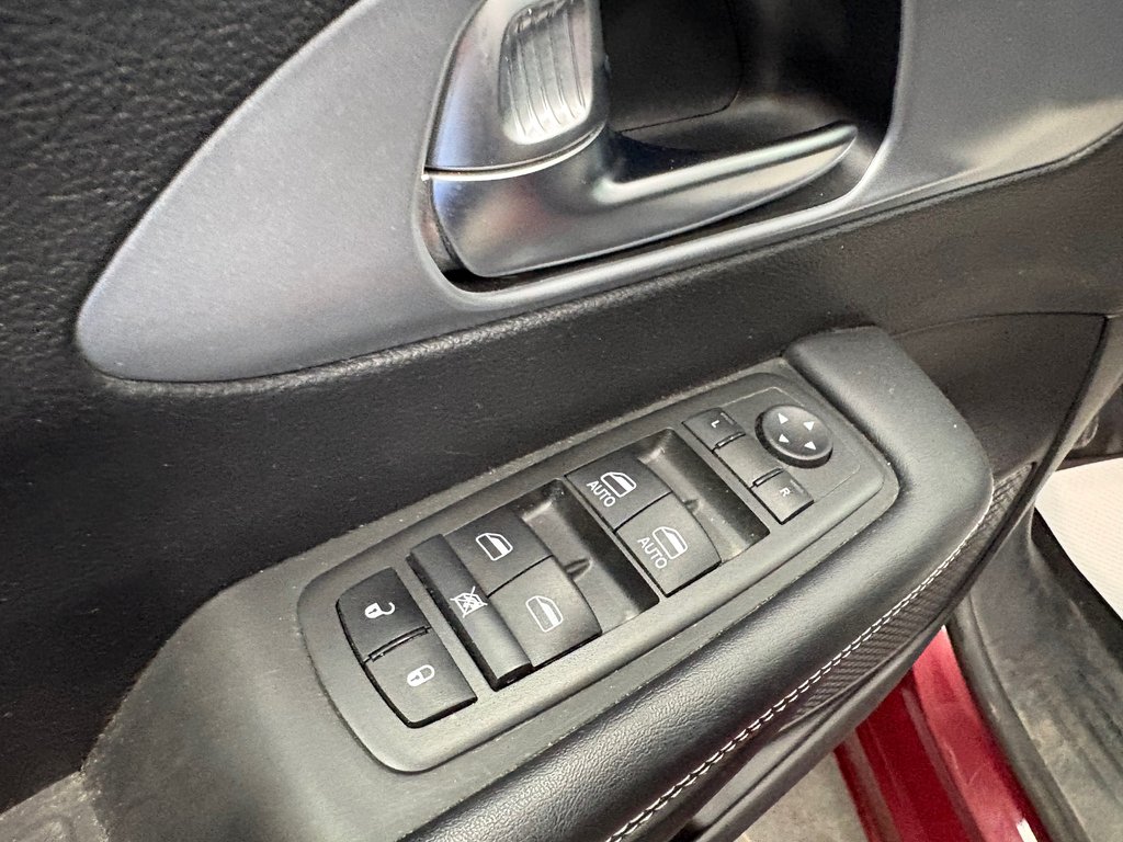 2022 Chrysler Pacifica Touring in Paspébiac, Quebec - 16 - w1024h768px
