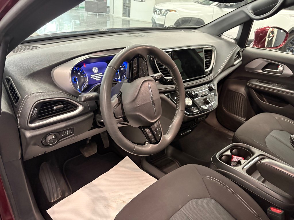 2022 Chrysler Pacifica Touring in Paspébiac, Quebec - 11 - w1024h768px