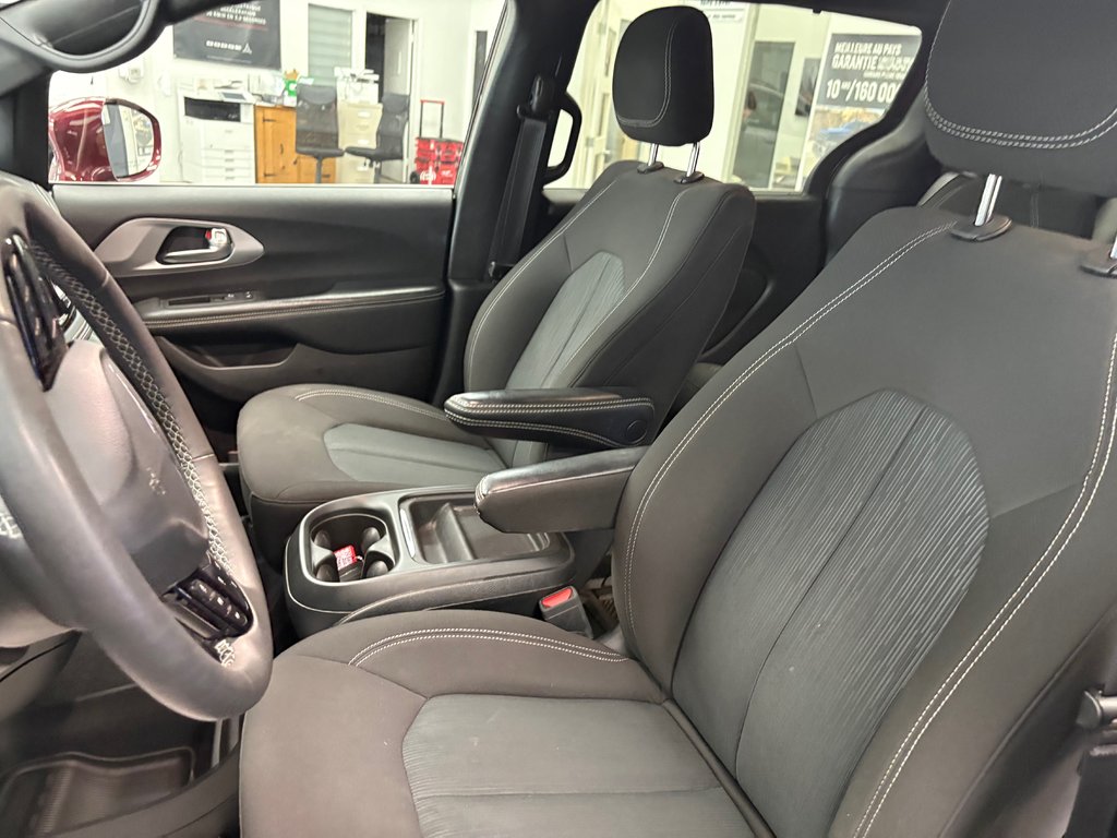2022 Chrysler Pacifica Touring in Paspébiac, Quebec - 12 - w1024h768px