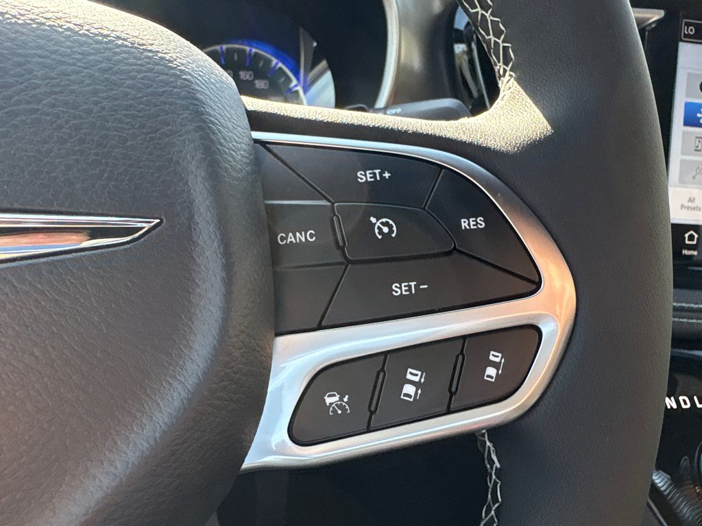 Chrysler Pacifica SELECT AWD 2026 à Paspébiac, Québec - 19 - w1024h768px