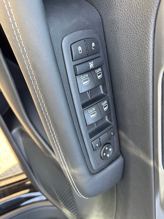 Chrysler Pacifica SELECT AWD 2026 à Paspébiac, Québec - 15 - w1024h768px