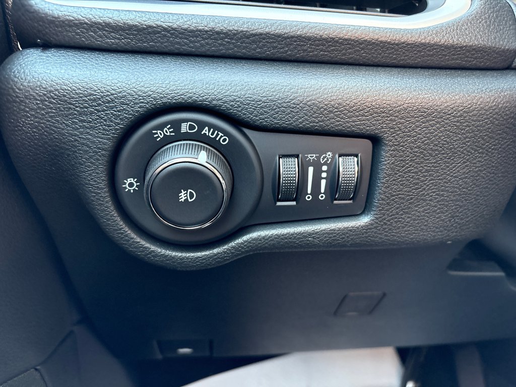 Chrysler Pacifica SELECT AWD 2026 à Paspébiac, Québec - 21 - w1024h768px