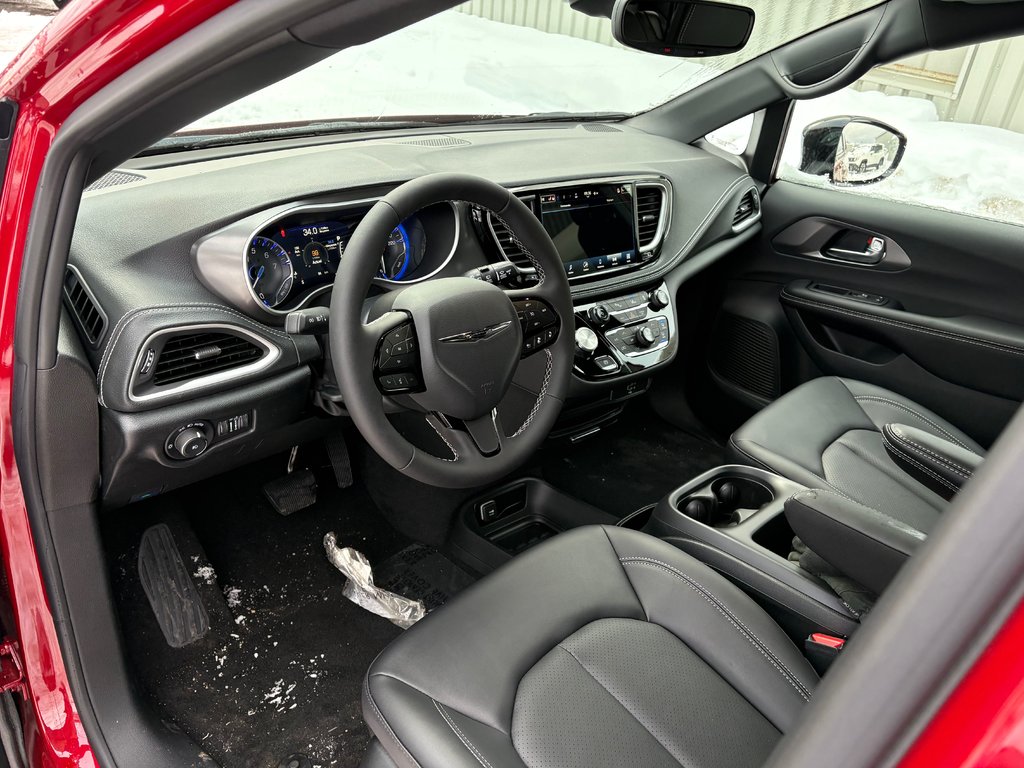 2026 Chrysler Pacifica SELECT in Paspébiac, Quebec - 9 - w1024h768px