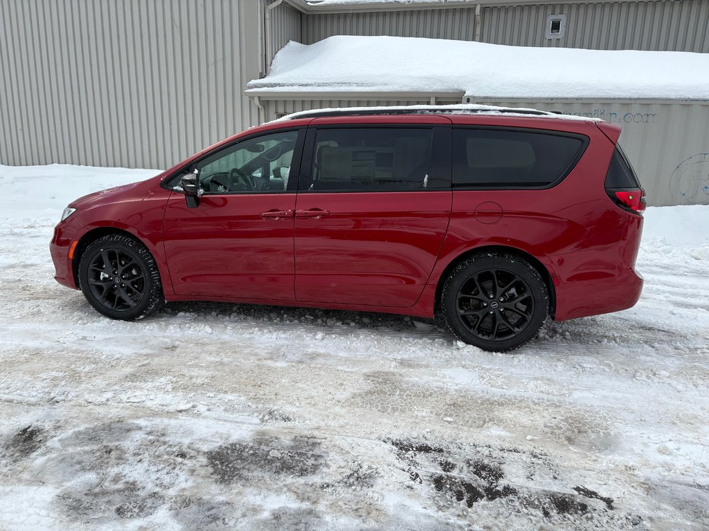 2026 Chrysler Pacifica SELECT in Paspébiac, Quebec - 8 - w1024h768px