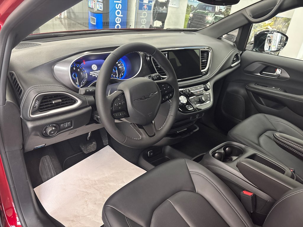 2026 Chrysler Pacifica SELECT in Paspébiac, Quebec - 12 - w1024h768px