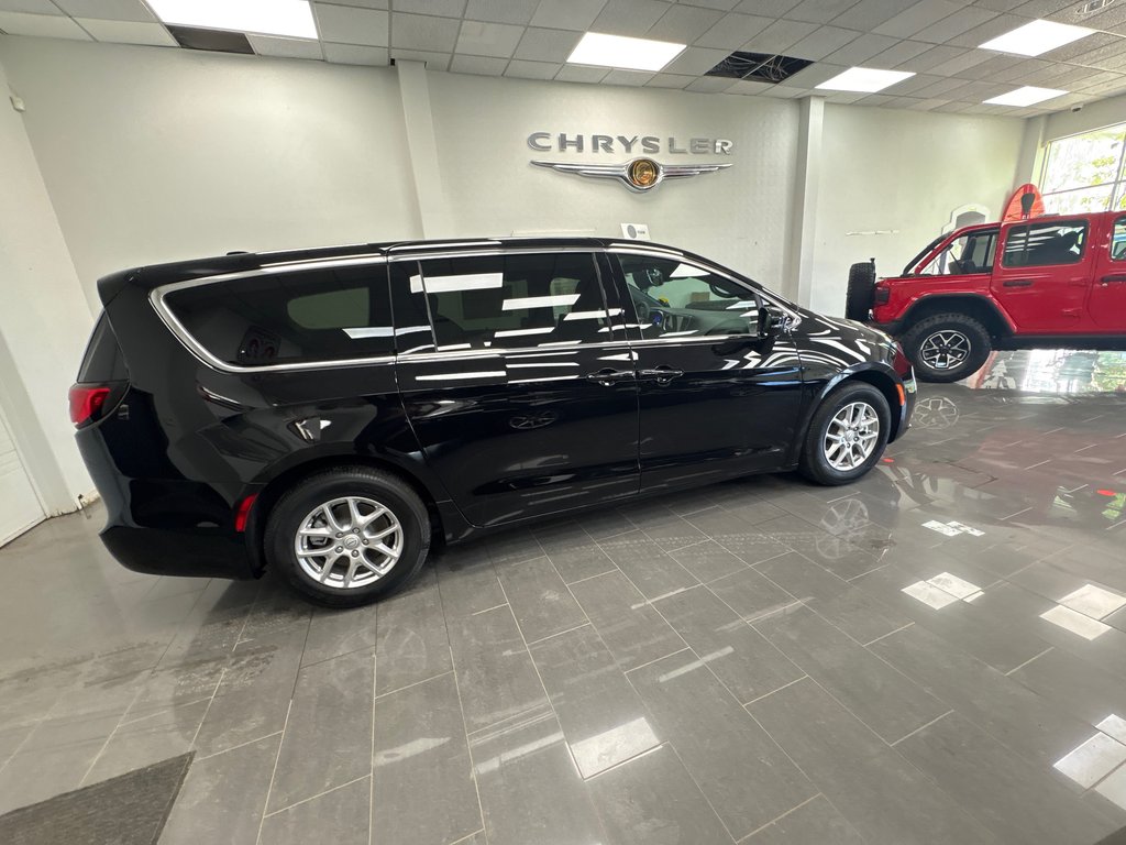 2026 Chrysler Pacifica SELECT in Paspébiac, Quebec - 4 - w1024h768px