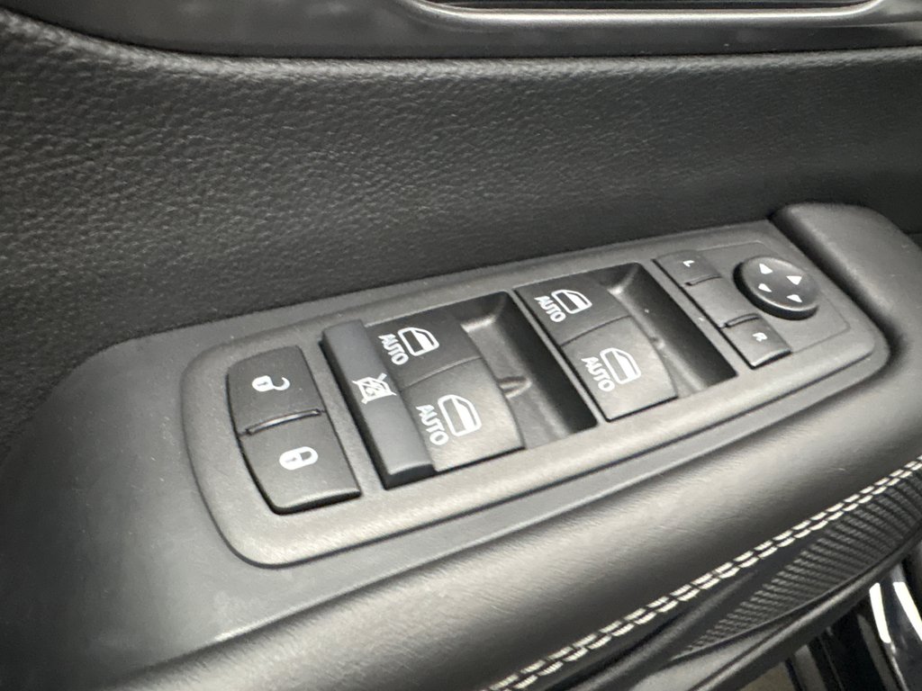 2026 Chrysler Pacifica SELECT in Paspébiac, Quebec - 15 - w1024h768px