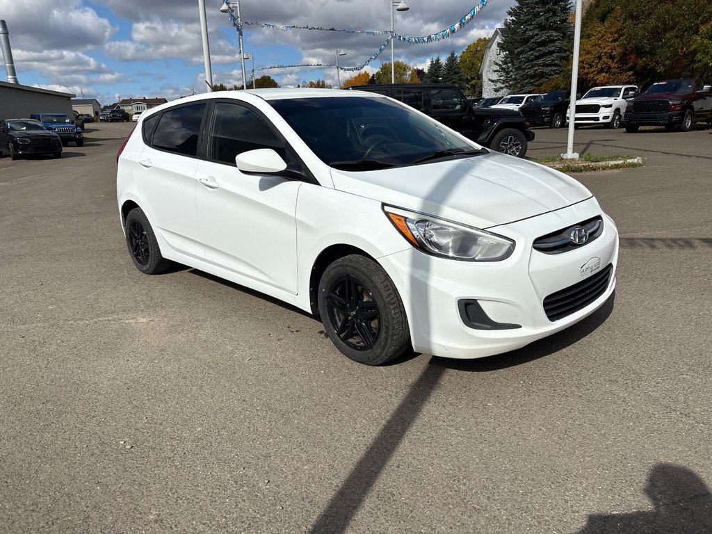 Hyundai Accent L 2017 à Paspébiac, Québec - 3 - w1024h768px