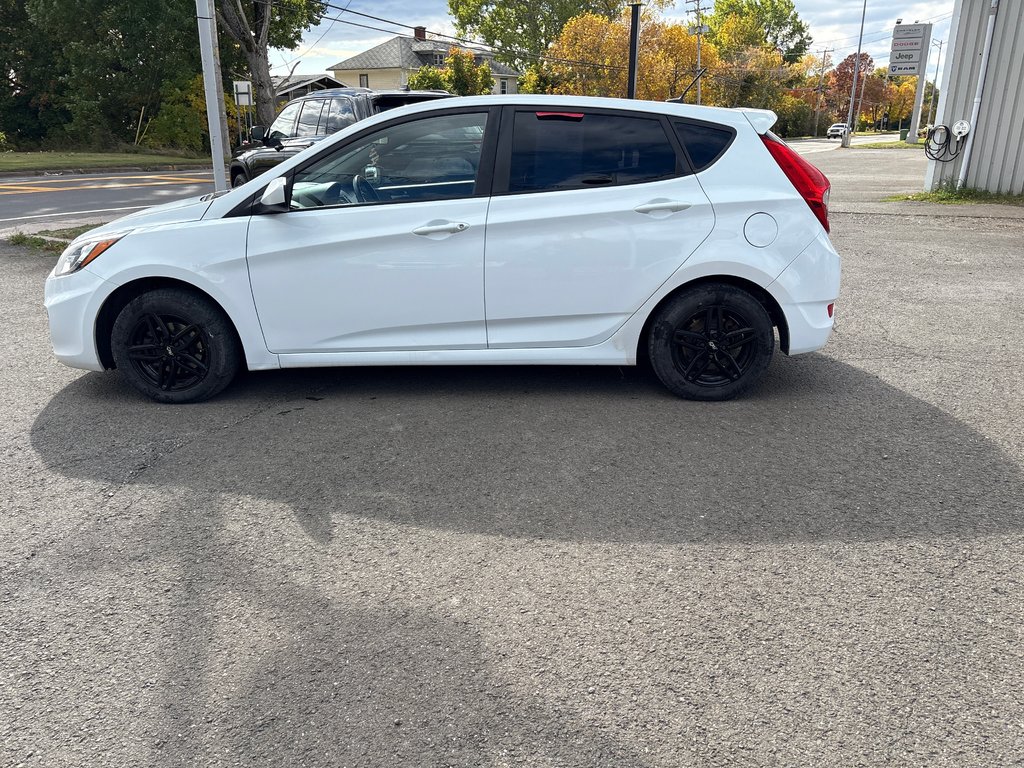 Hyundai Accent L 2017 à Paspébiac, Québec - 8 - w1024h768px