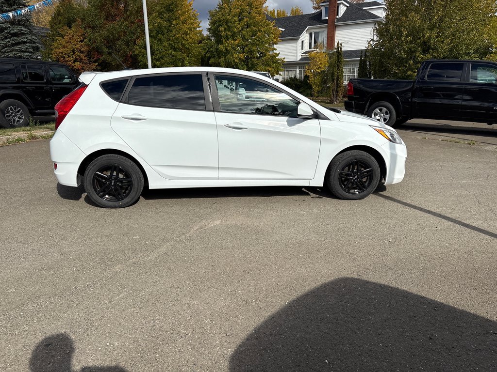 Hyundai Accent L 2017 à Paspébiac, Québec - 4 - w1024h768px