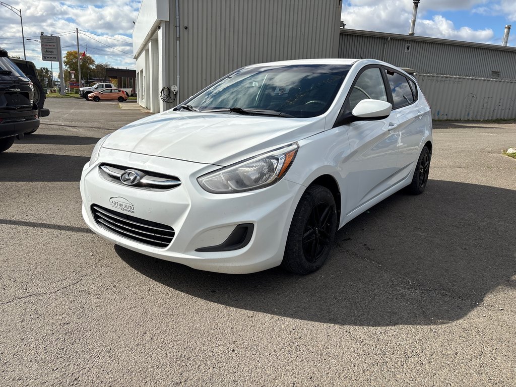 Hyundai Accent L 2017 à Paspébiac, Québec - 1 - w1024h768px