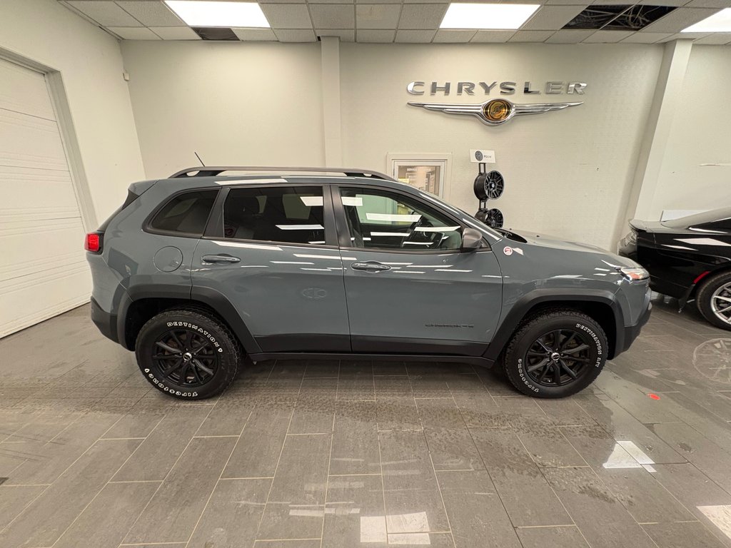 Jeep Cherokee Trailhawk 2015 à Paspébiac, Québec - 4 - w1024h768px