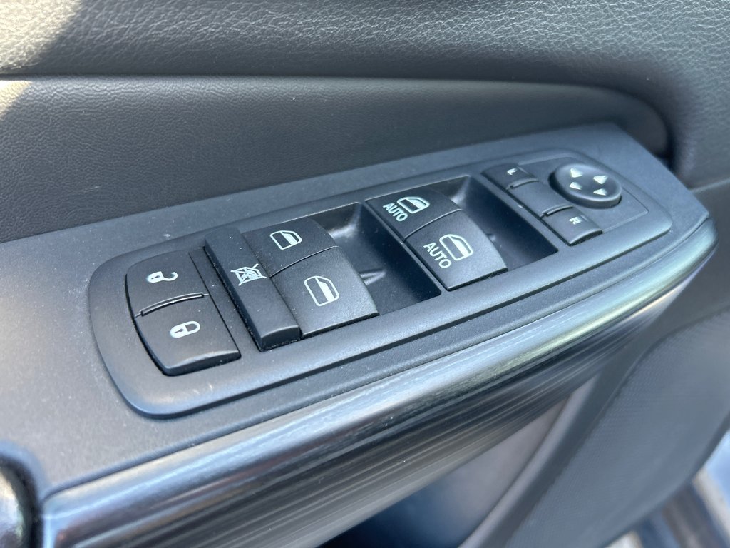 2016 Jeep Cherokee Trailhawk in Chandler, Quebec - 13 - w1024h768px