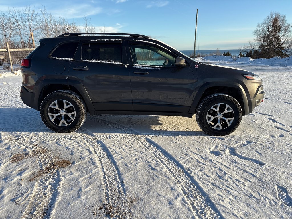 Jeep Cherokee Trailhawk 2017 à Paspébiac, Québec - 3 - w1024h768px