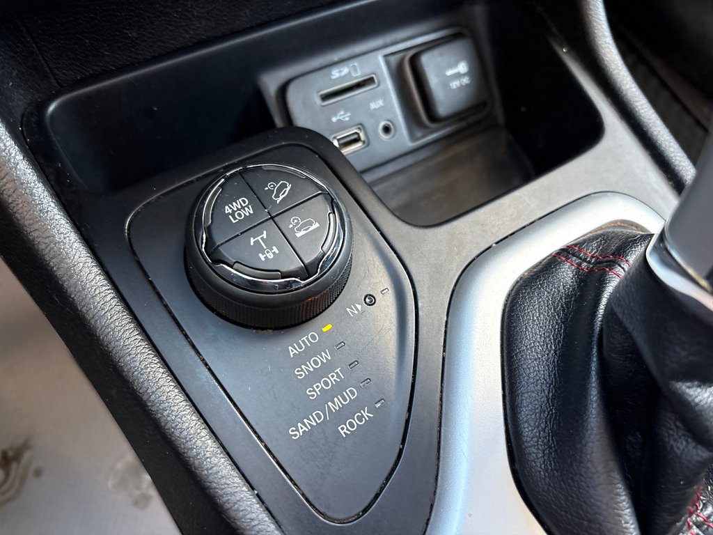 Jeep Cherokee Trailhawk 2017 à Paspébiac, Québec - 19 - w1024h768px