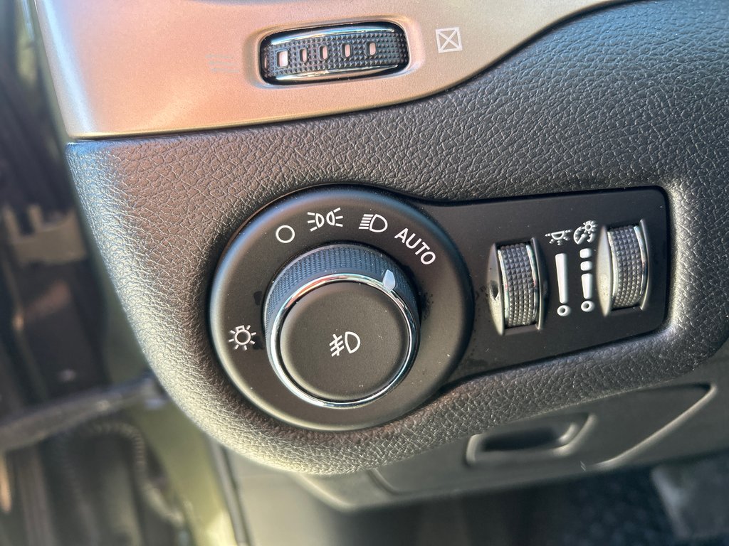 2018 Jeep Cherokee North in Paspébiac, Quebec - 13 - w1024h768px