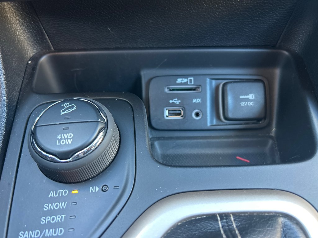 2018 Jeep Cherokee North in Paspébiac, Quebec - 19 - w1024h768px