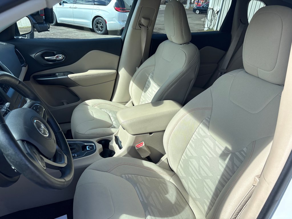 2019 Jeep Cherokee North in Paspébiac, Quebec - 10 - w1024h768px