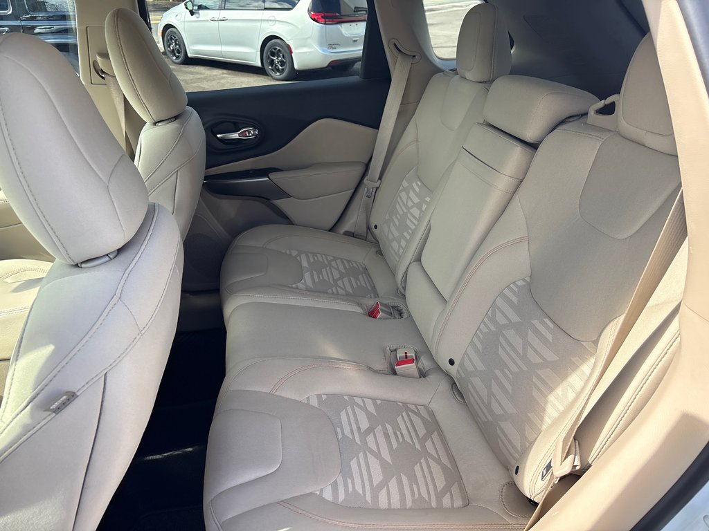 2019 Jeep Cherokee North in Paspébiac, Quebec - 8 - w1024h768px