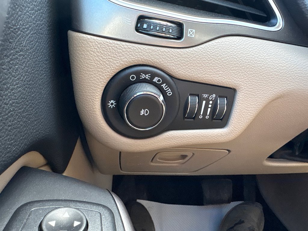 2019 Jeep Cherokee North in Paspébiac, Quebec - 18 - w1024h768px