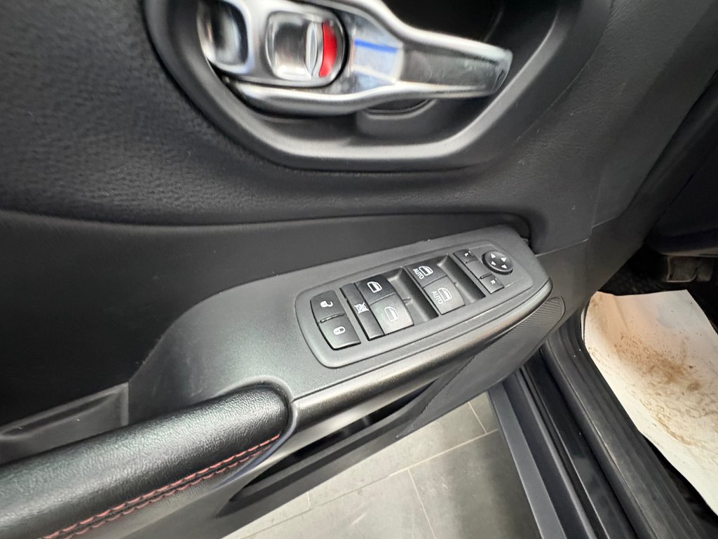 Jeep Cherokee Trailhawk 2019 à Paspébiac, Québec - 12 - w1024h768px