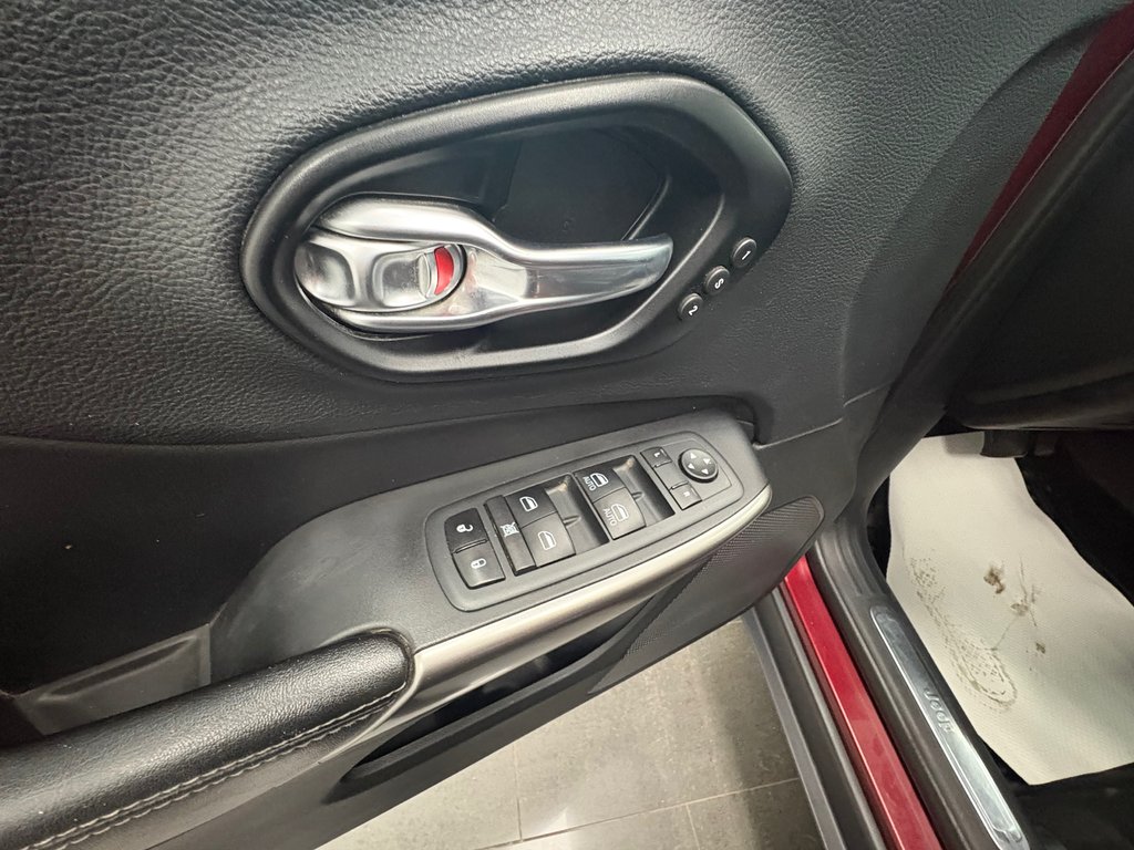 2021 Jeep Cherokee Limited in Paspébiac, Quebec - 13 - w1024h768px