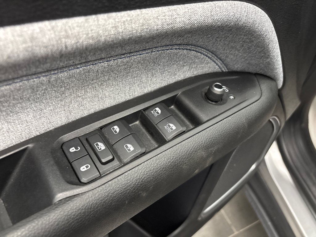 2022 Jeep Compass North in Paspébiac, Quebec - 12 - w1024h768px