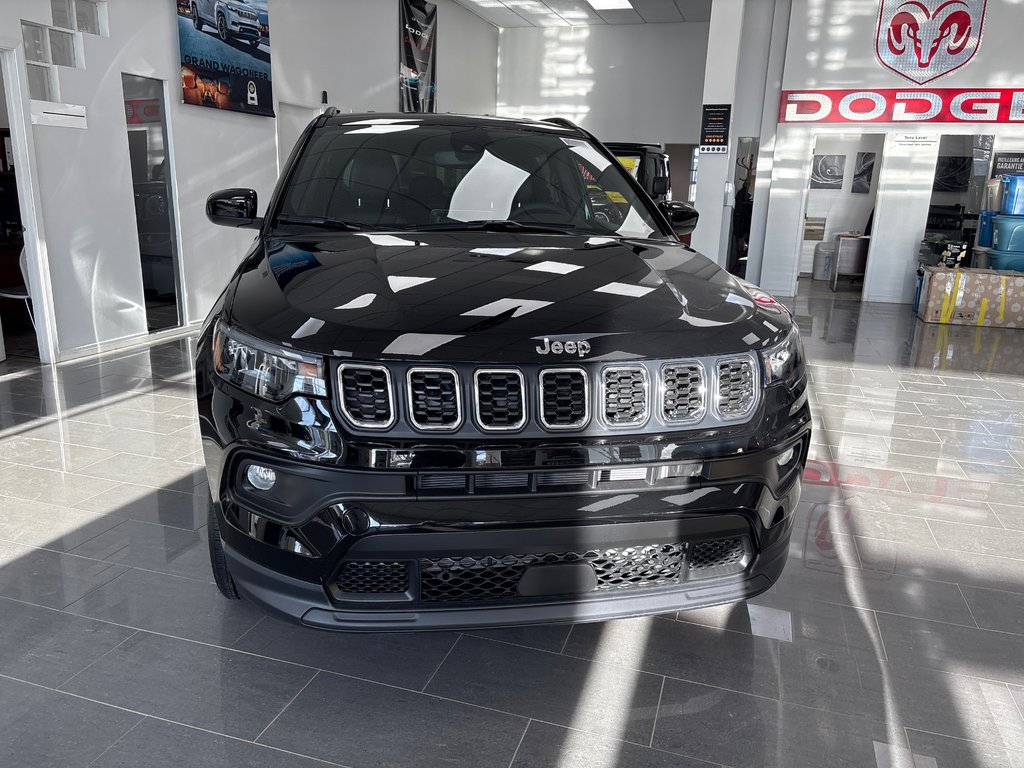 2026 Jeep Compass NORTH in Paspébiac, Quebec - 2 - w1024h768px