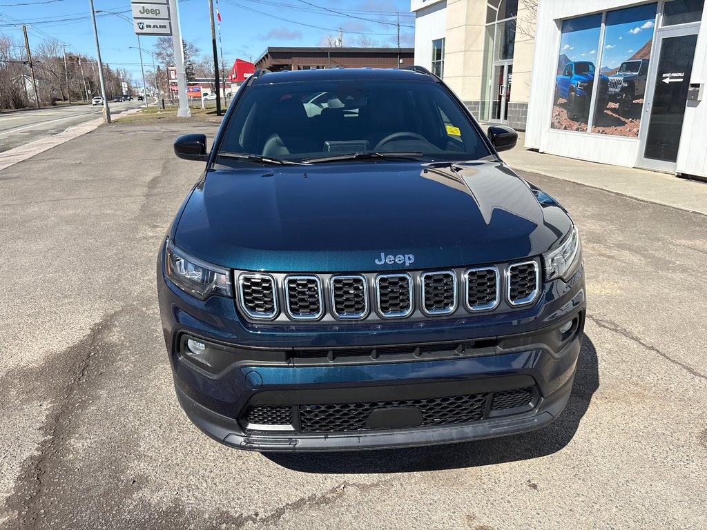 2026 Jeep Compass NORTH in Paspébiac, Quebec - 2 - w1024h768px