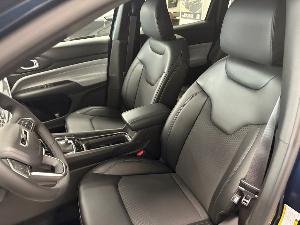 2026 Jeep Compass NORTH in Paspébiac, Quebec - 18 - w1024h768px