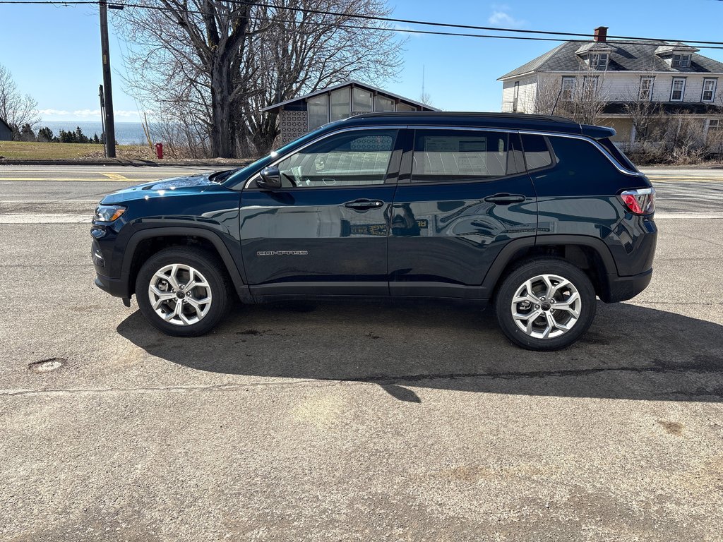 2026 Jeep Compass NORTH in Paspébiac, Quebec - 8 - w1024h768px