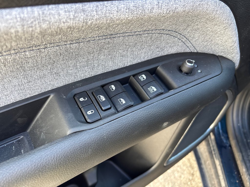 2026 Jeep Compass NORTH in Paspébiac, Quebec - 9 - w1024h768px